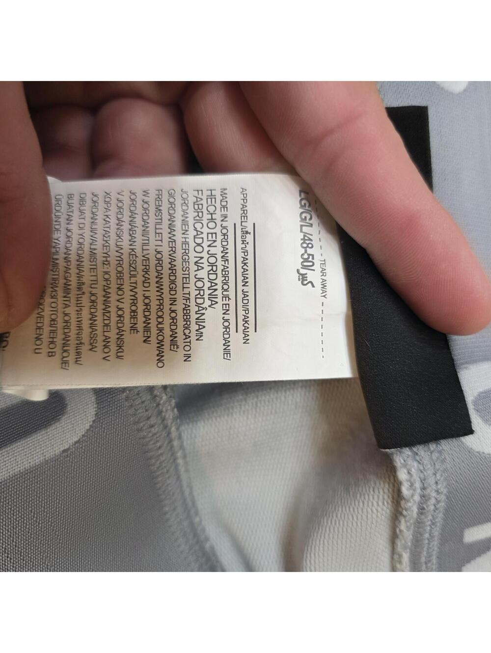 Under Armour Women's Gray Athletic Capri Pants w/ White Mesh Side Panels-Large - Picture 9 of 9
